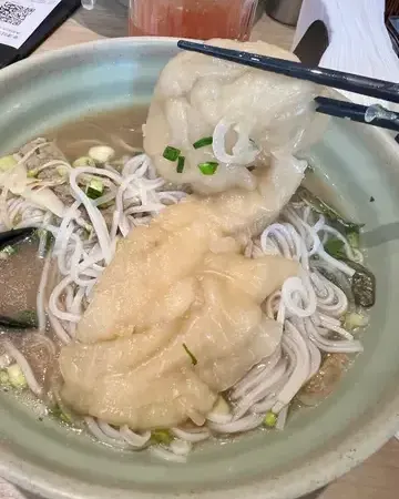 春嬌 + 榮式燒雞扒 - photo via OpenRice